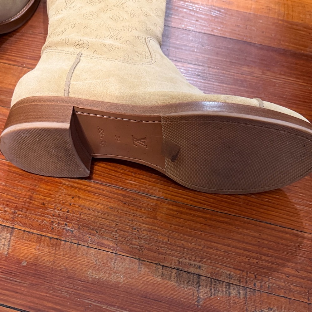 Authentic Louis Vuitton Tan Monogram Knee-High Boots size 39 - Picture 8 of 8